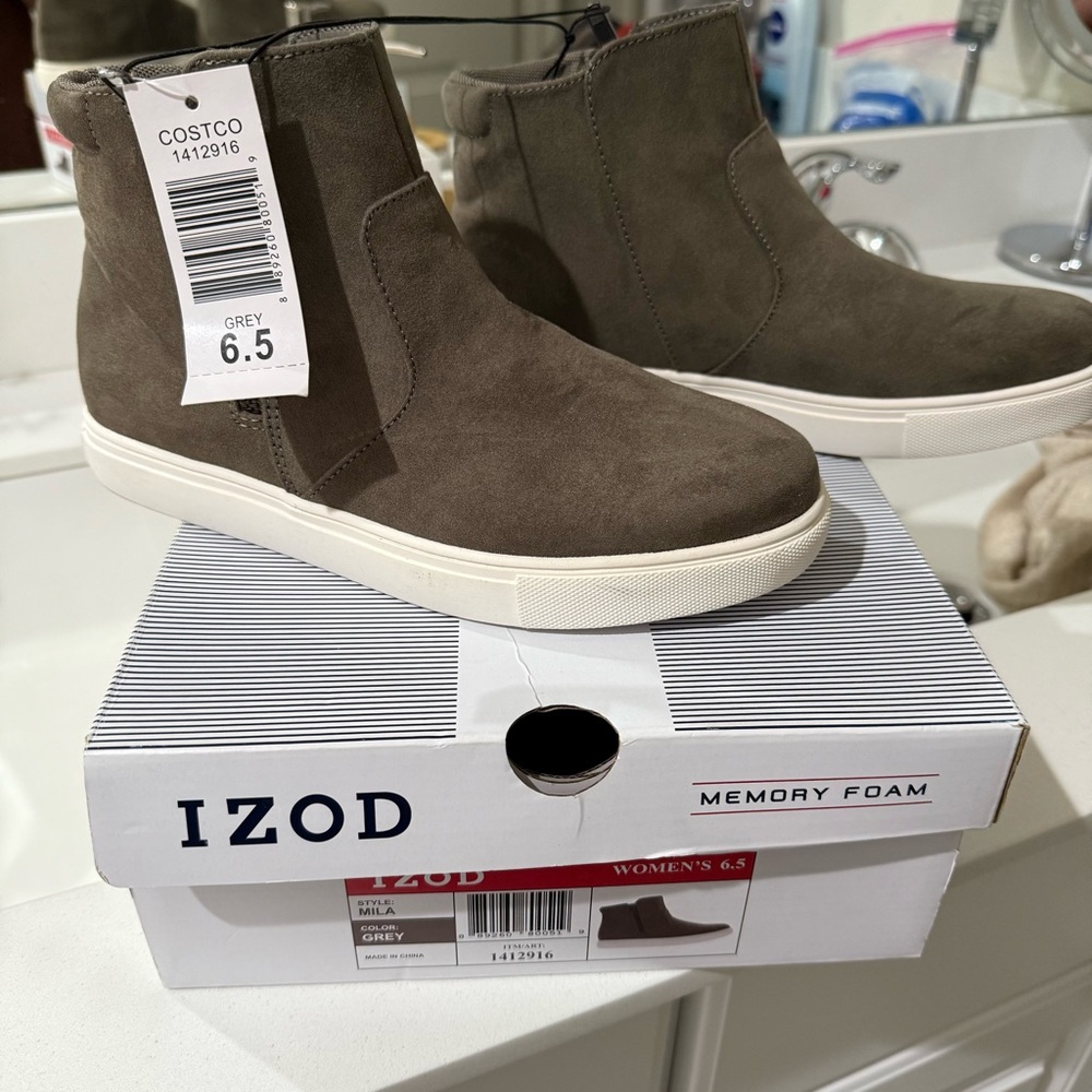 New Izod Women’s Mila Grey Suede Ankle Boots - size 6.5